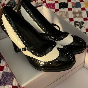 Fountainsma Step into fun black white Patton shoes 8M